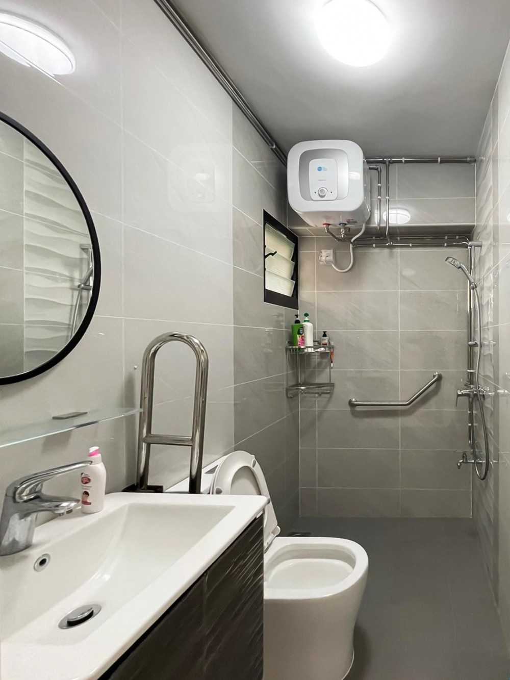 Modern Bathroom with Mirror and Shower Screen