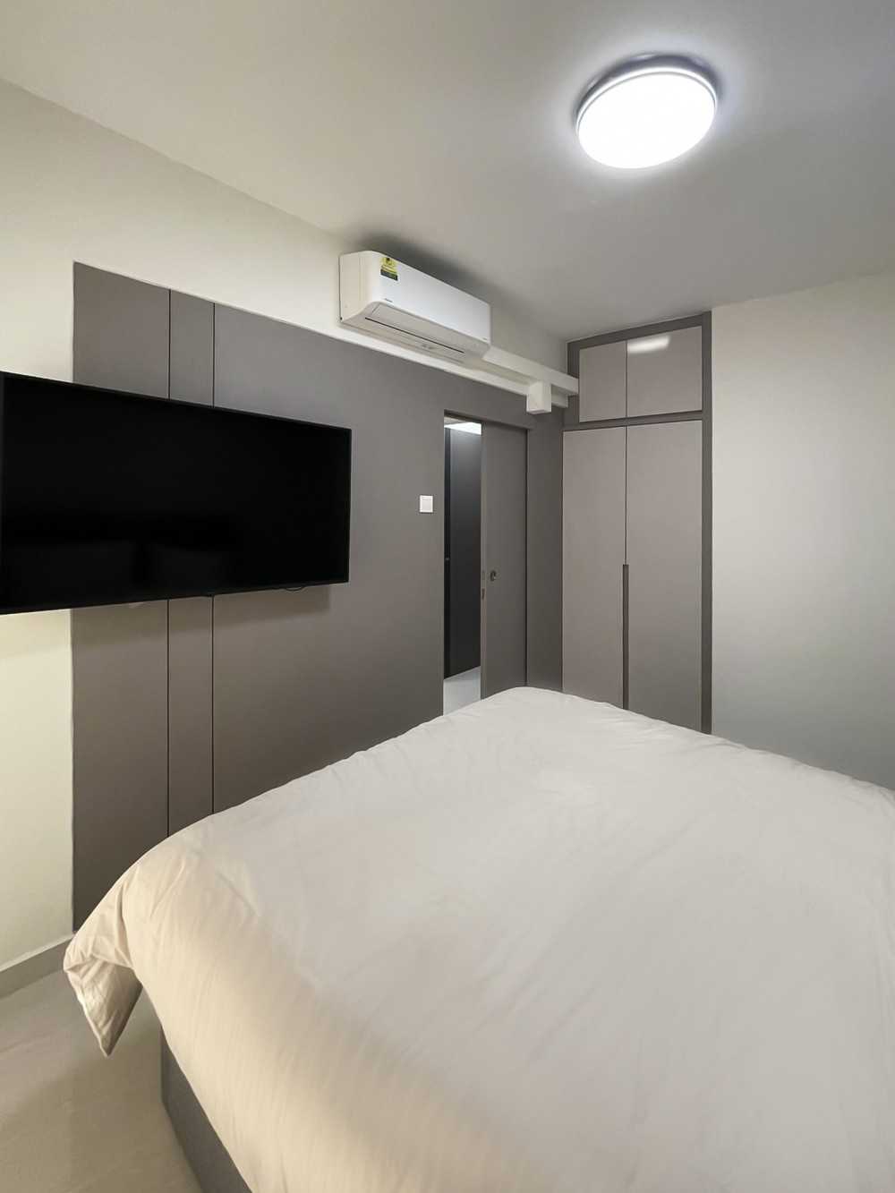 Modern Bedroom with Wardrobe and Storage Cabinets