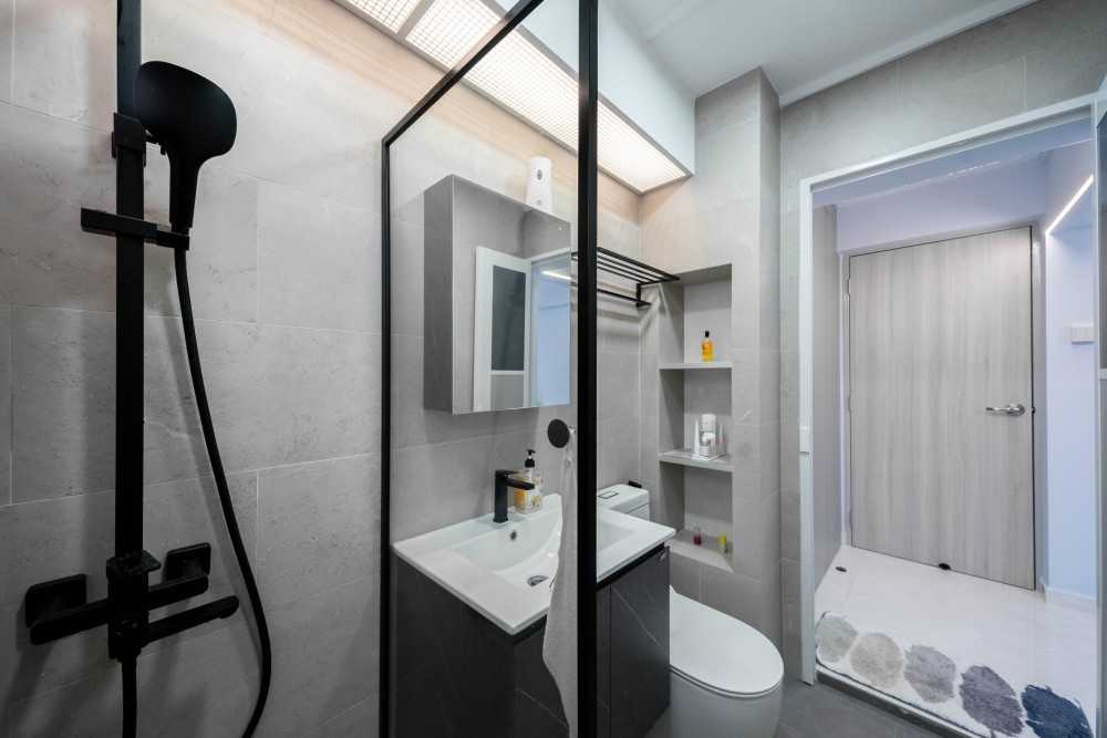 Modern Bathroom with Homogeneous Tiles and Mirror