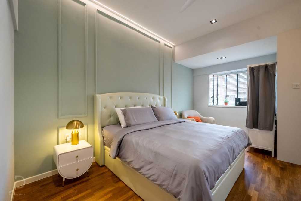 Modern Bedroom with Parquet Floor and Queen Bed