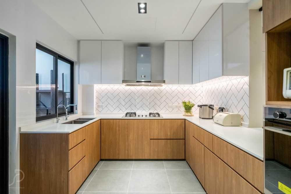 Modern Kitchen with Homogeneous Tiles and Kitchen Window