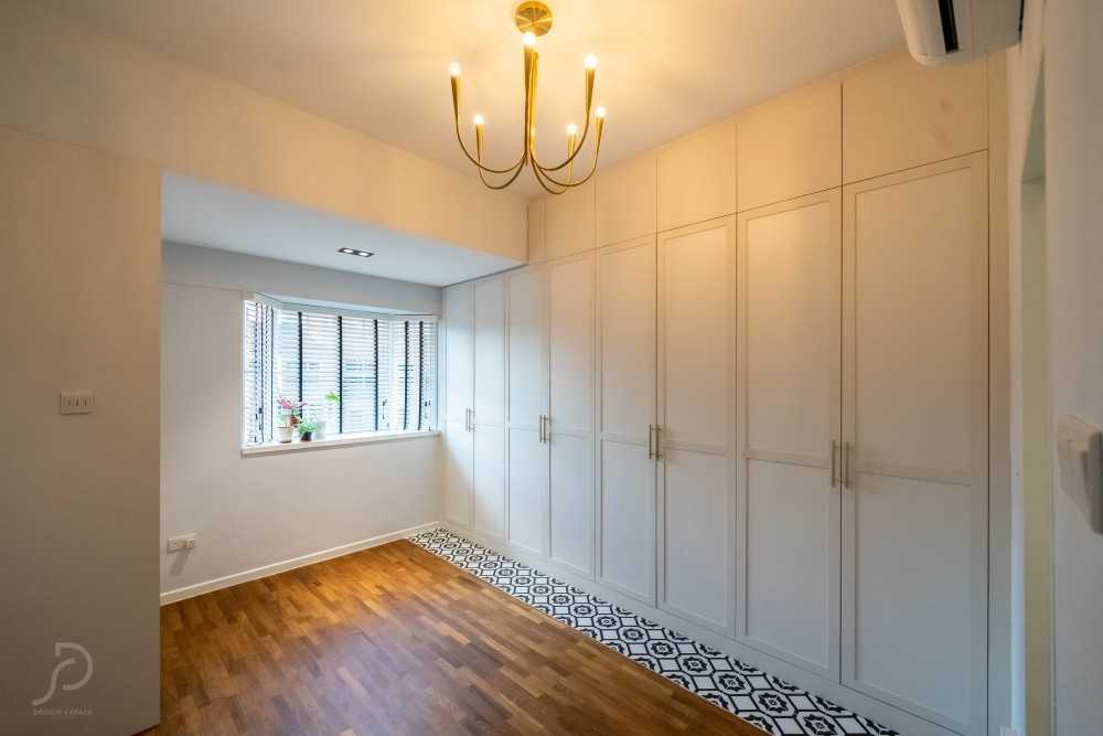 Modern Bedroom with Vinyl Flooring and Wardrobe