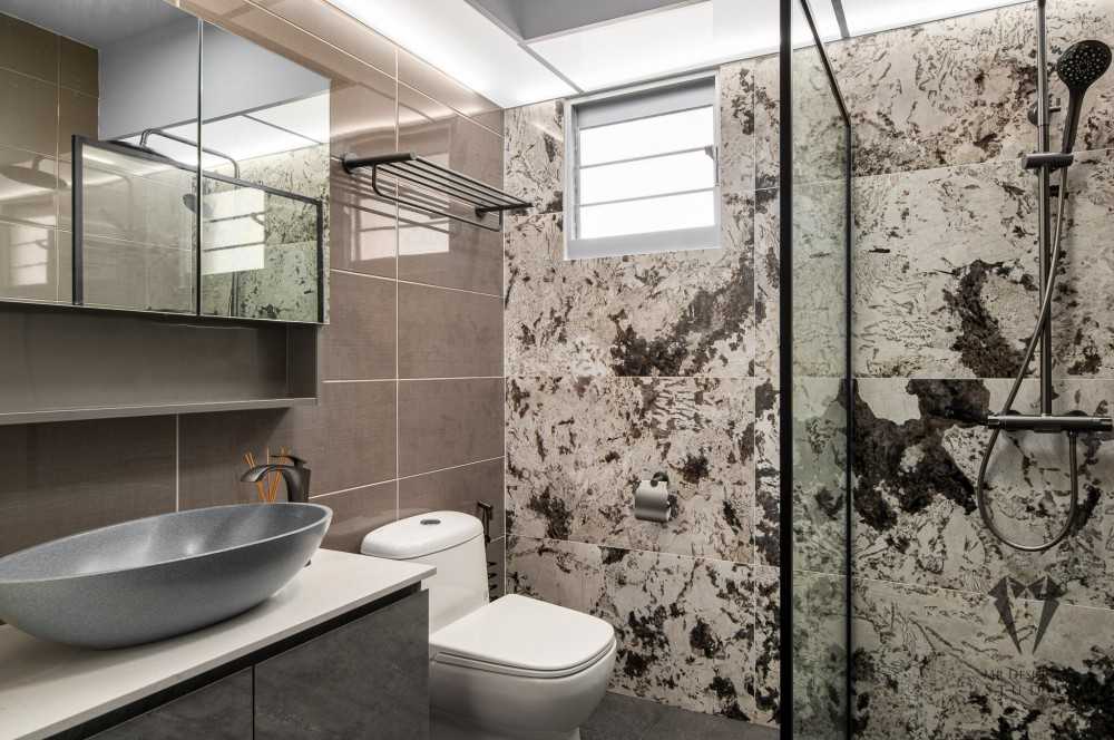 Contemporary Bathroom with Homogeneous Tiles and Rainshower