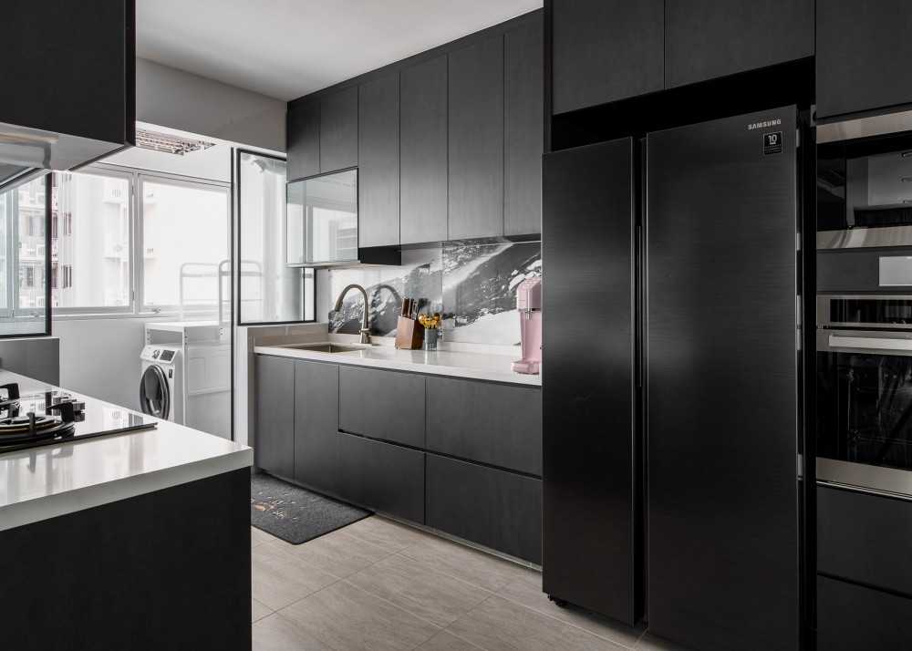 Contemporary Kitchen with Countertop and Homogeneous Tiles