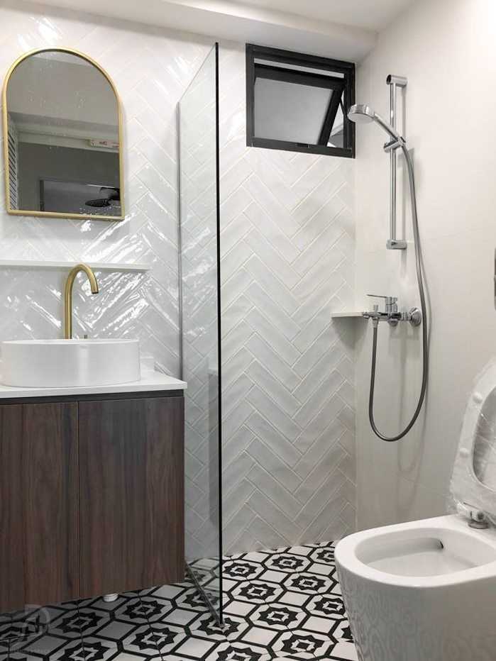 Transitional Bathroom with Mirror and Shower Screen