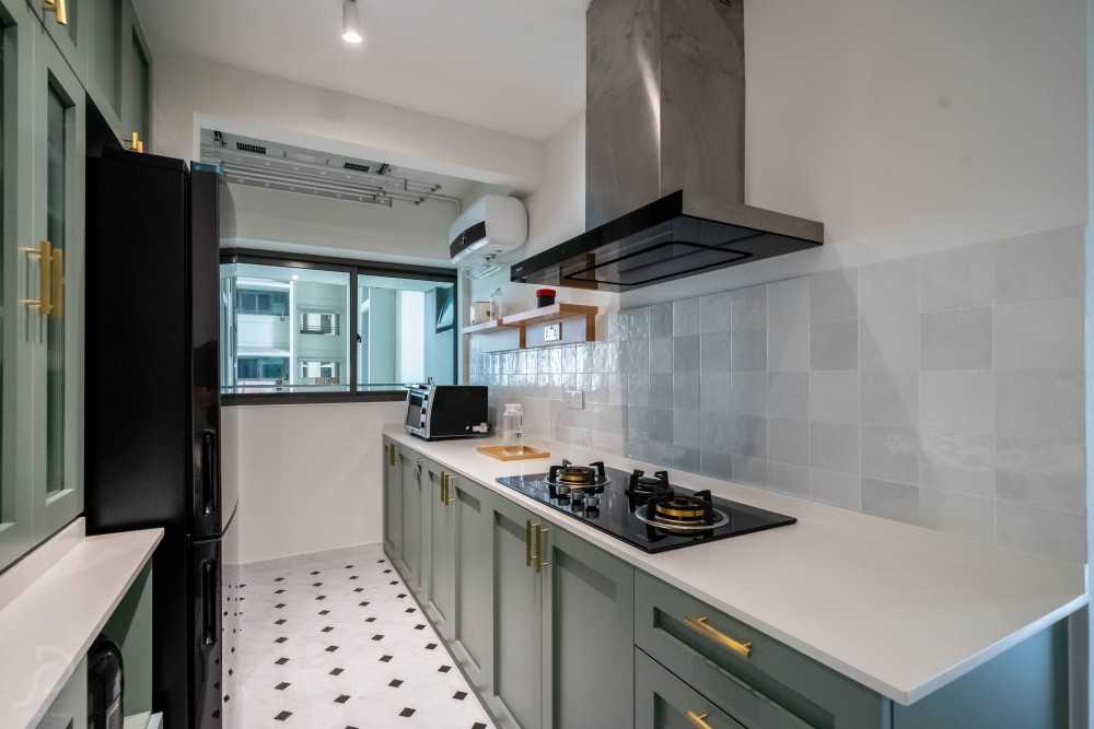 Transitional Kitchen with Homogeneous Tiles and Wood Flooring