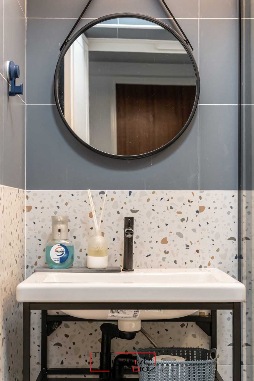 Scandinavian Bathroom with Homogeneous Tiles and Mirror