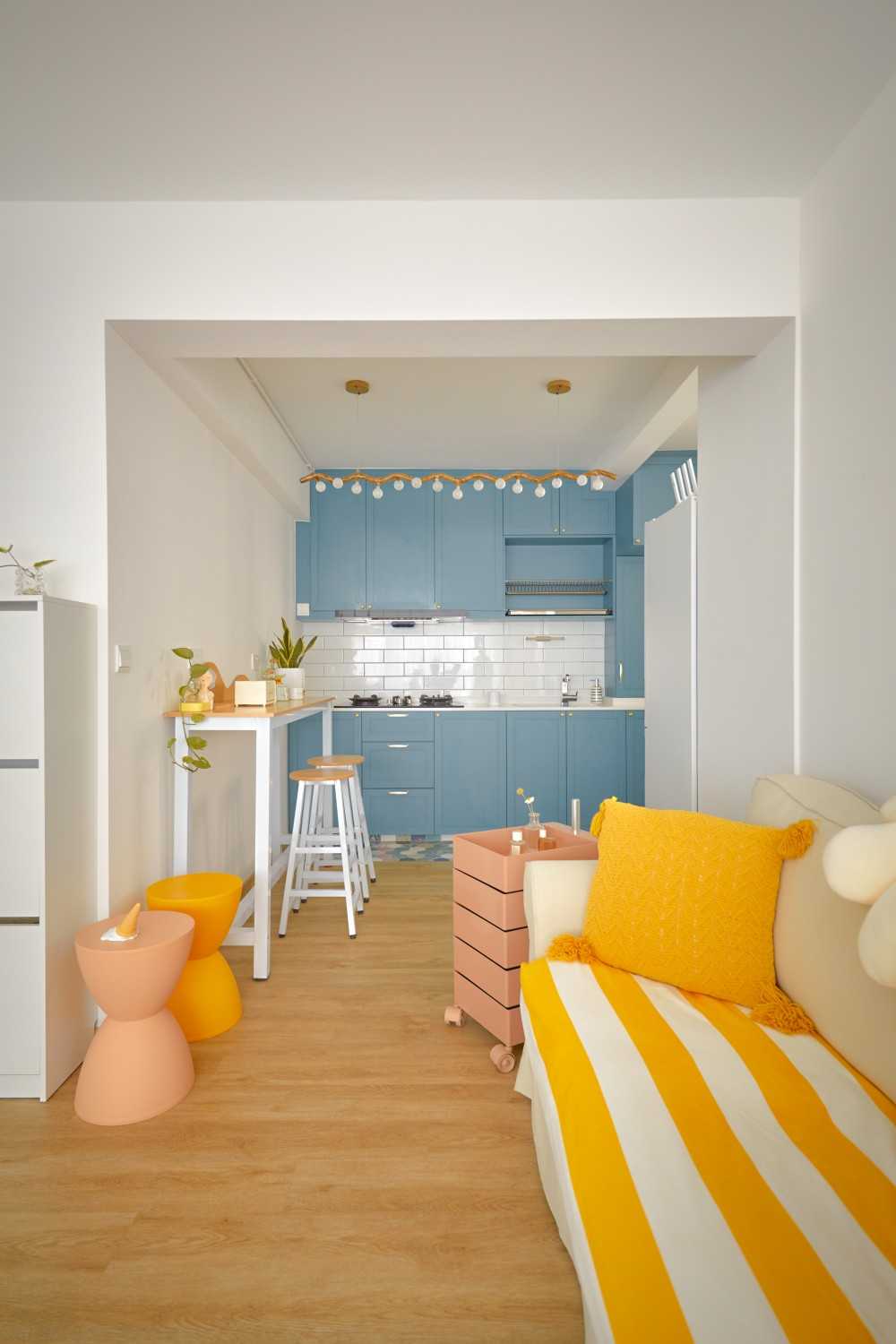 Eclectic Kitchen with Open Kitchen and Kitchen Backsplash