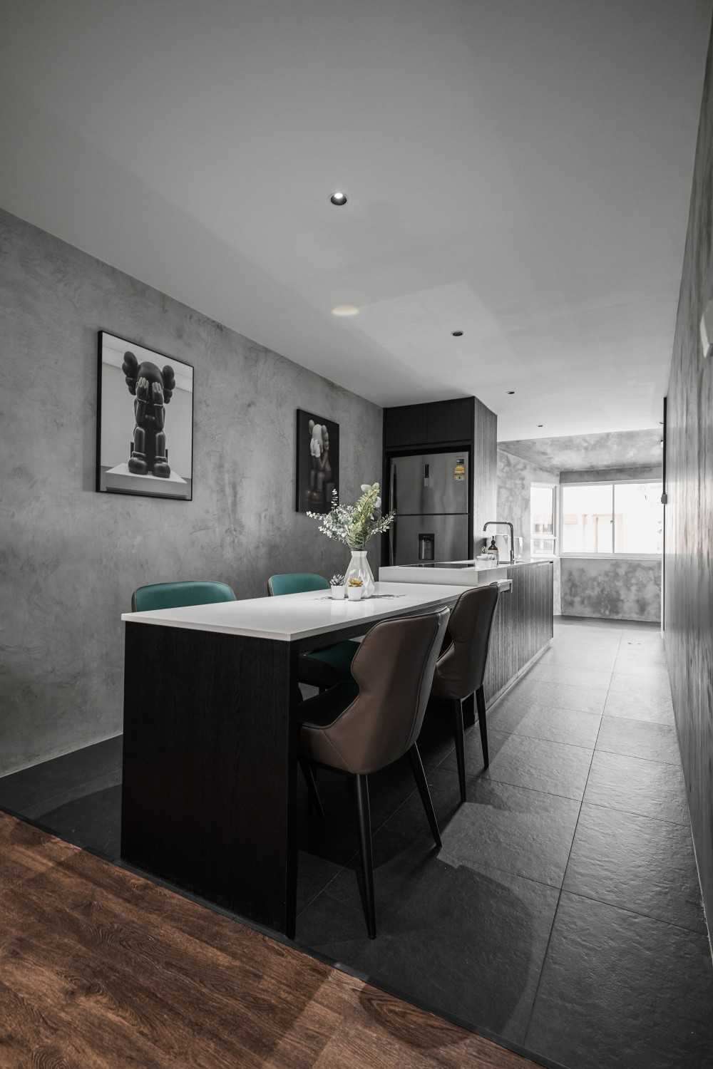 Contemporary Kitchen with Kitchen Island and Ceiling Light