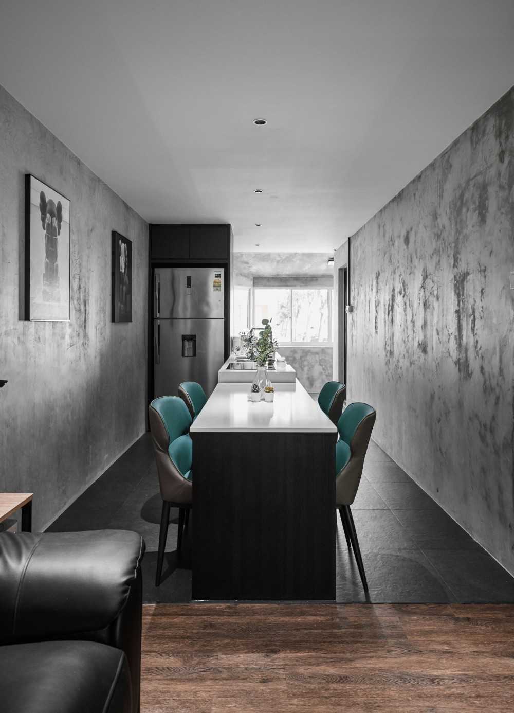 Contemporary Dining Room with Ceiling Light and Dining Table