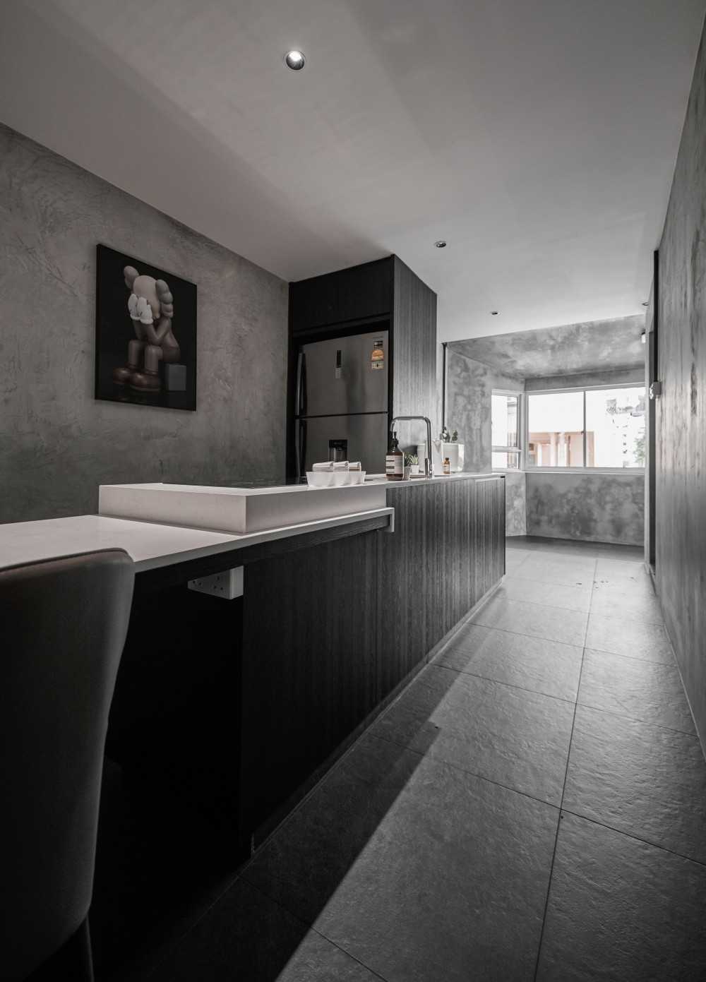 Contemporary Kitchen with Countertop and Open Kitchen