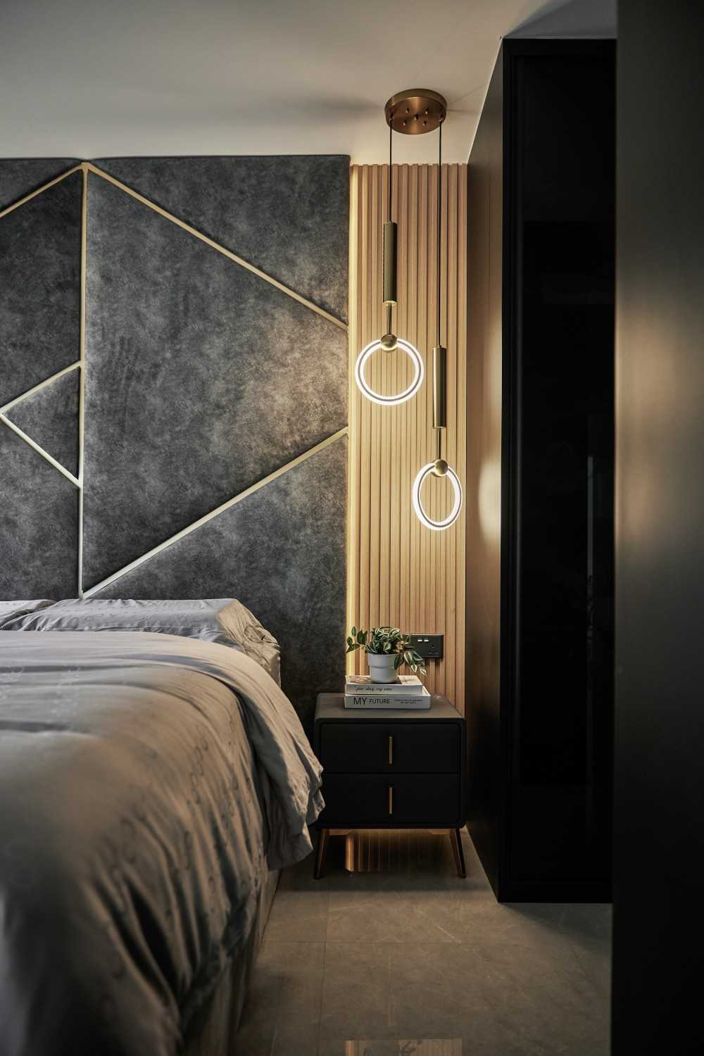 Contemporary Bedroom with Bedside Table and Queen Bed