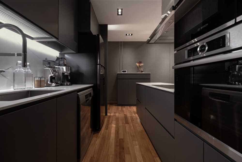 Modern Kitchen with Countertop and Wood Flooring
