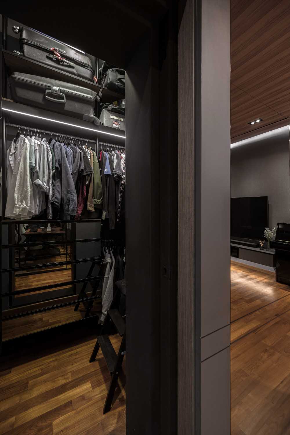 Modern Walk-in Wardrobe with Wood Flooring and Mirror