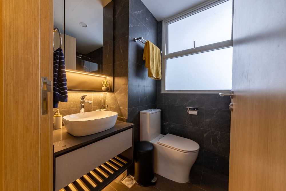 Modern Bathroom with Mirror and Bathroom Mirrors