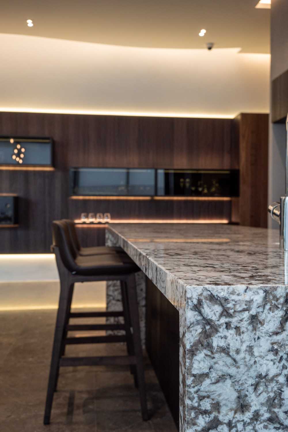 Contemporary Home Bar with Countertop and Marble Floor