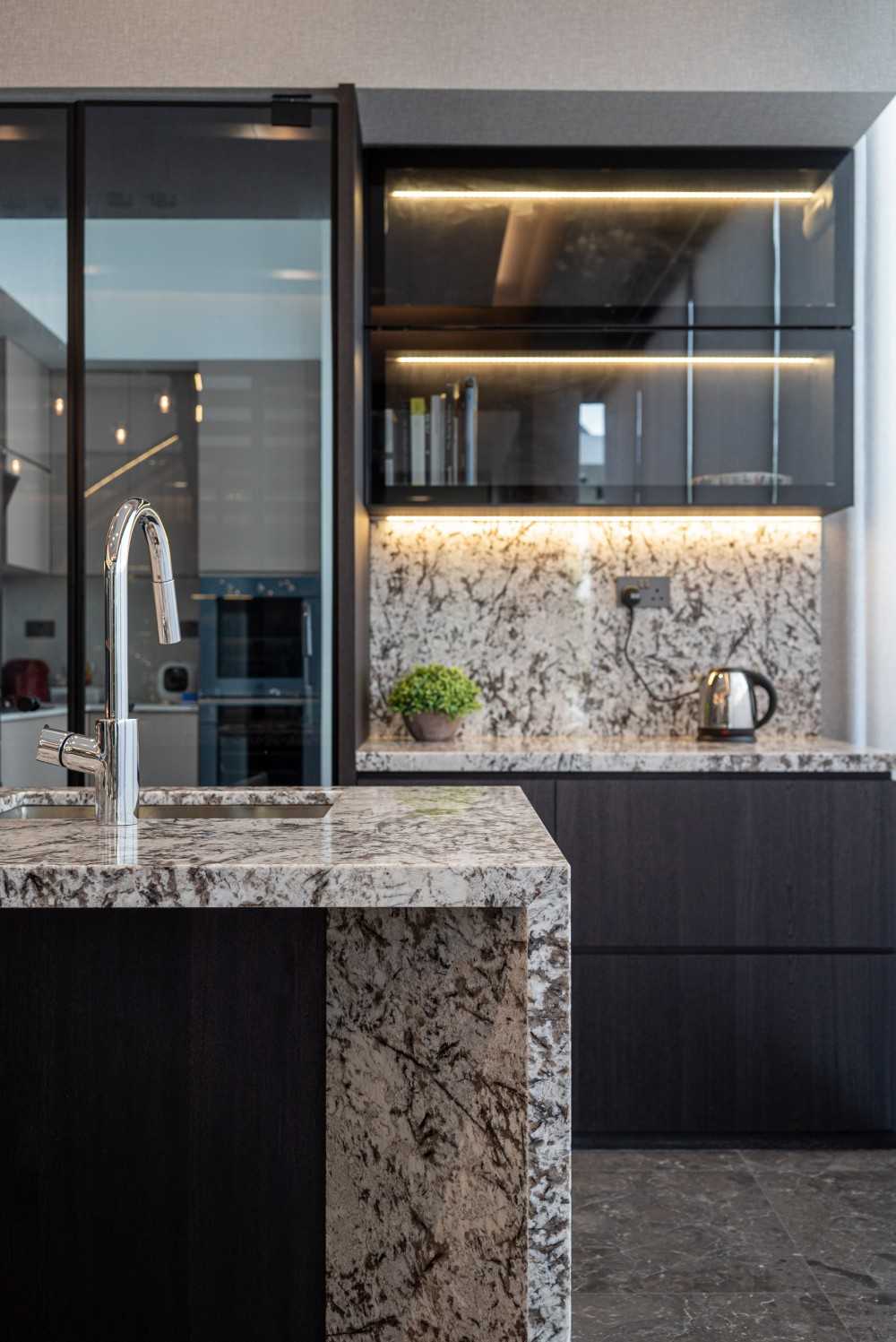 Contemporary Home Bar with Countertop and Kitchen Island