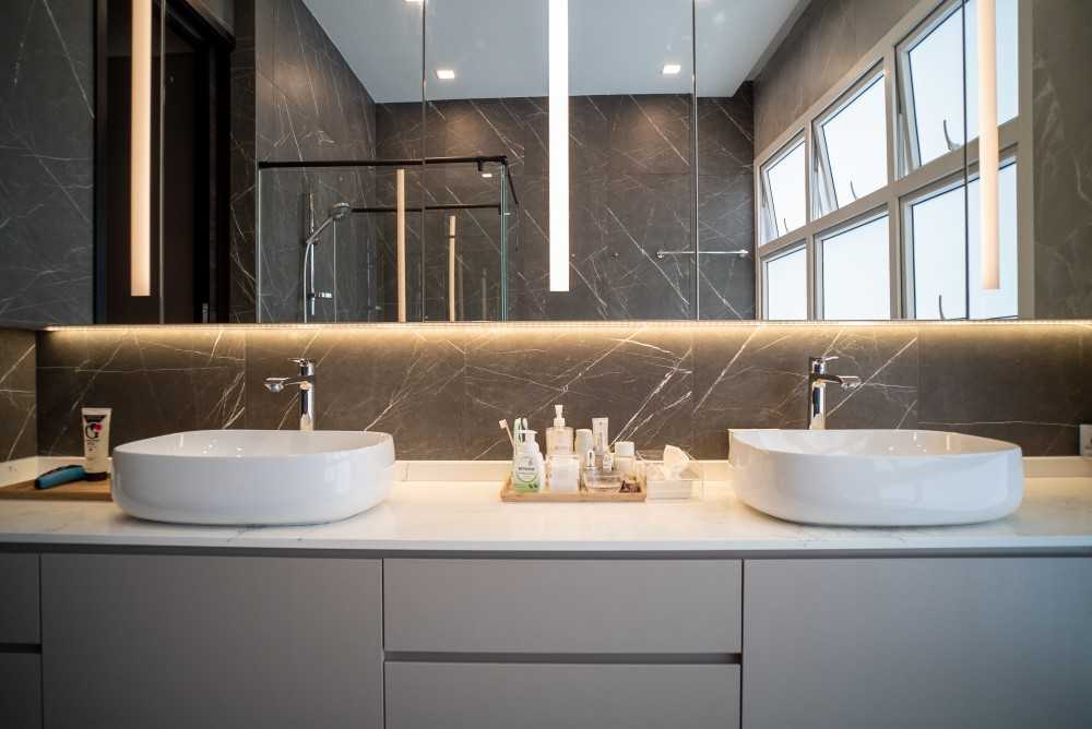 Contemporary Bathroom with Countertop and Mirror
