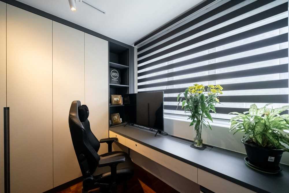 Modern Bedroom with Vinyl Flooring and Bay Window