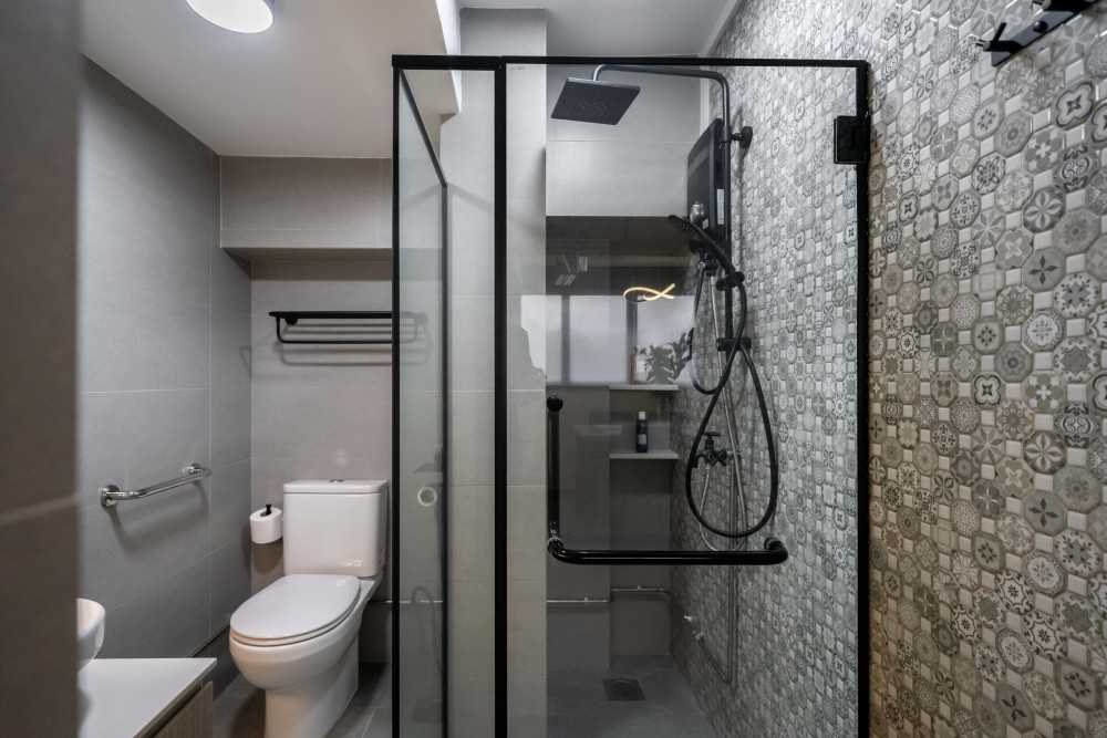 Modern Bathroom with Herringbone Tiling and Mirror