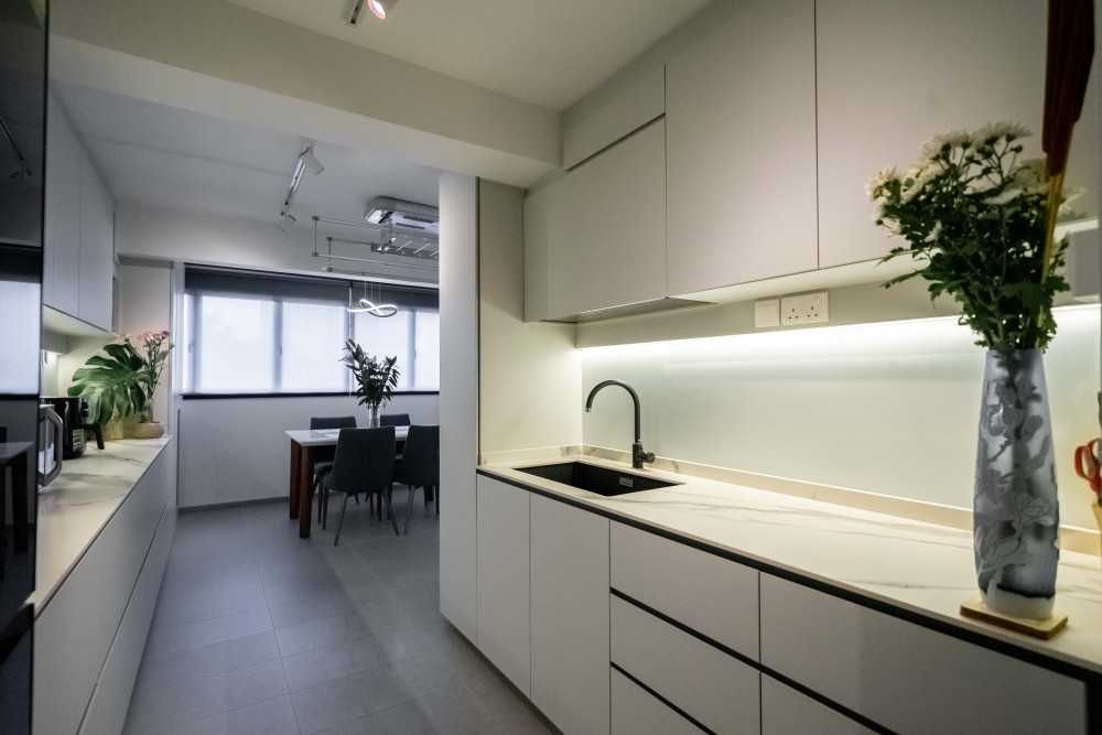 Modern Kitchen with Vinyl Flooring and Cement Floor
