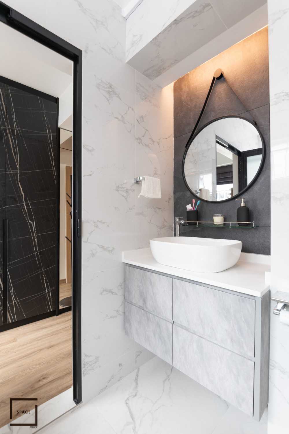 Contemporary Bathroom with Mirror and Bathroom Sinks