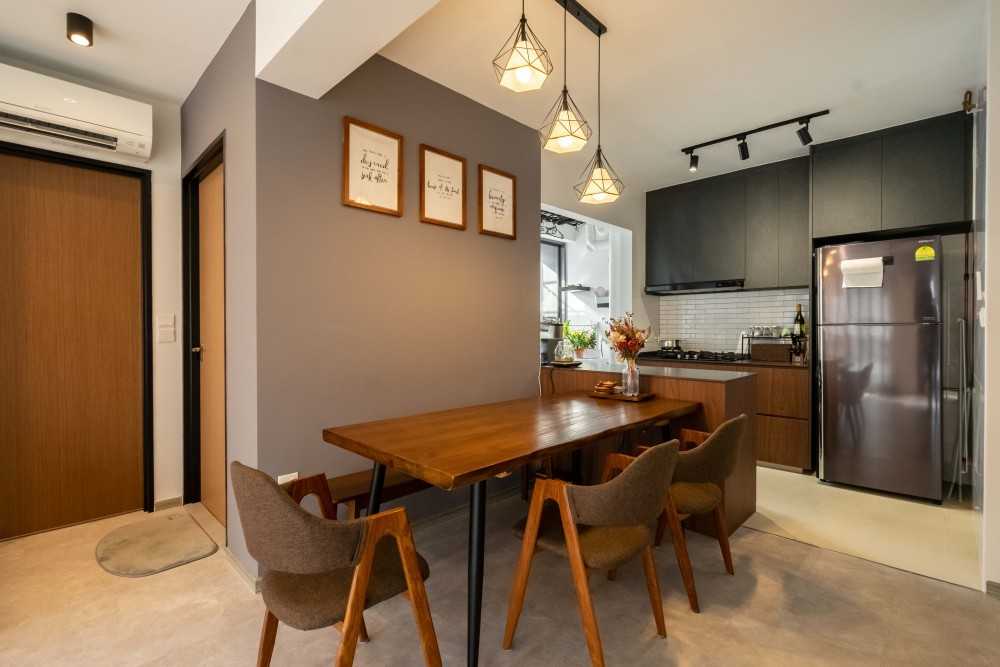 Transitional Kitchen with Wood Flooring and Kitchen Island