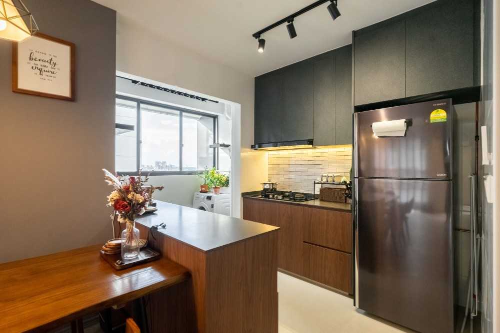 Transitional Kitchen with Kitchen Island and Open Kitchen