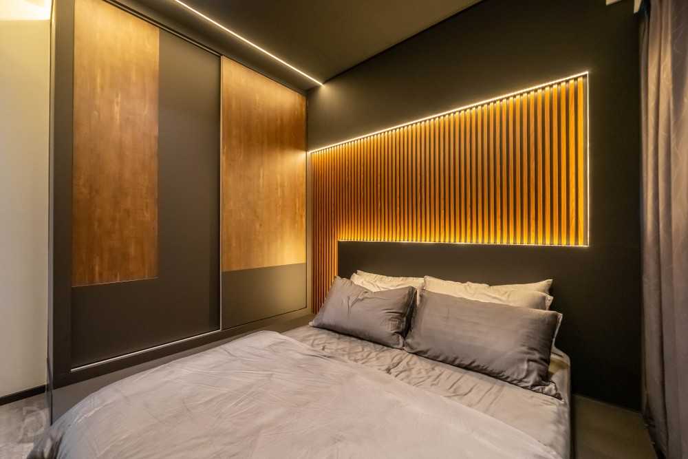 Modern Bedroom with Bay Window and Ceiling Light