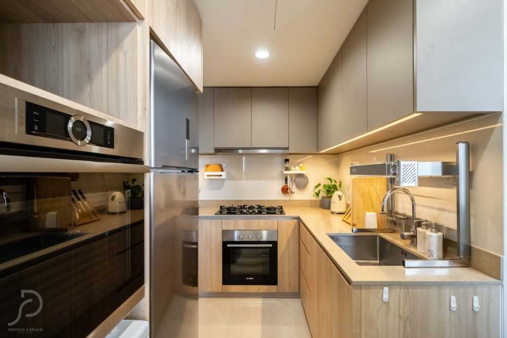 Modern Kitchen with Wood Flooring and Kitchen Window