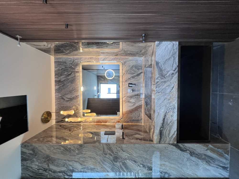 Modern Bathroom with Marble Floor and Mirror