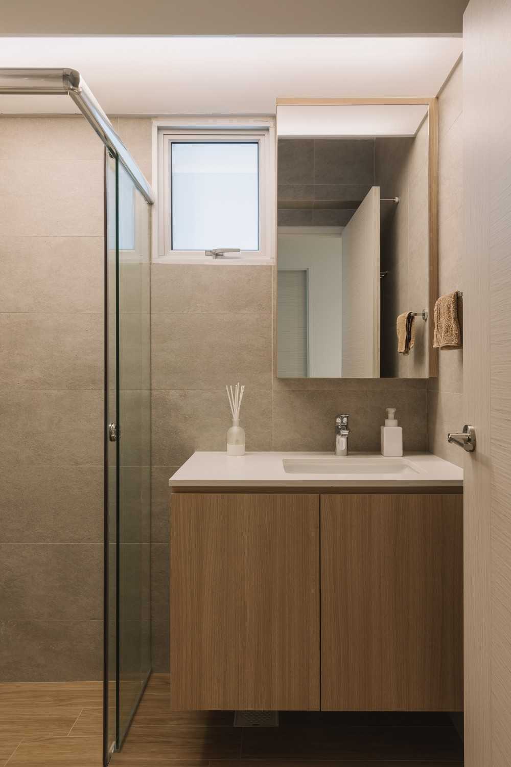 Modern Bathroom with Mirror and Shower Screen