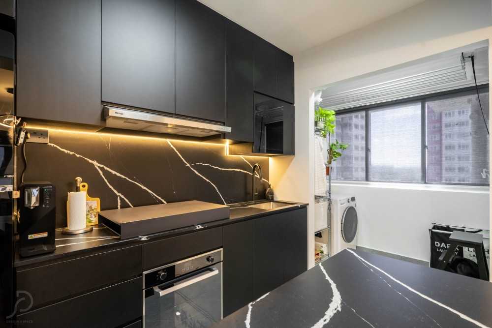 Contemporary Kitchen with Homogeneous Tiles and Kitchen Island