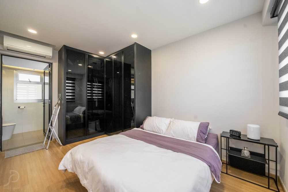 Contemporary Bedroom with Vinyl Flooring and Wardrobe