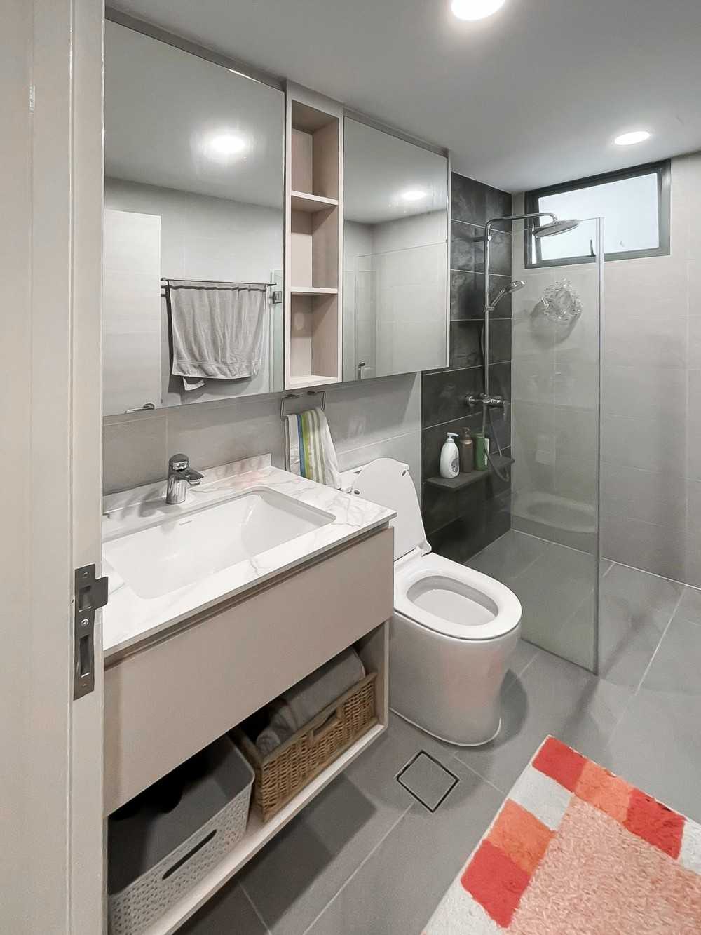 Scandinavian Bedroom with Mirror and Shower Screen
