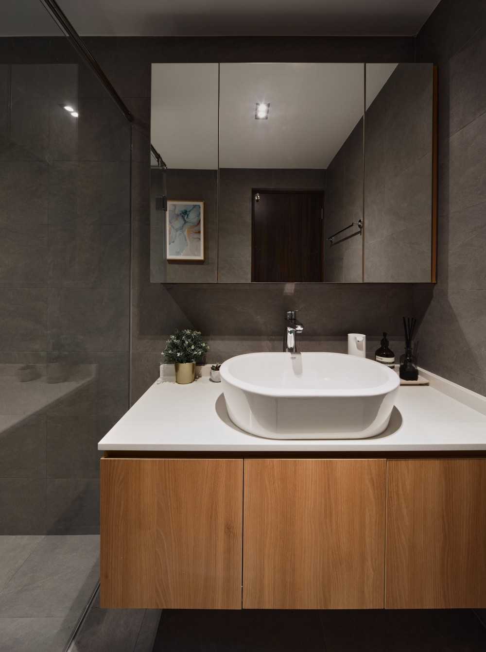 Modern Bathroom with Mirror and Shower Screen