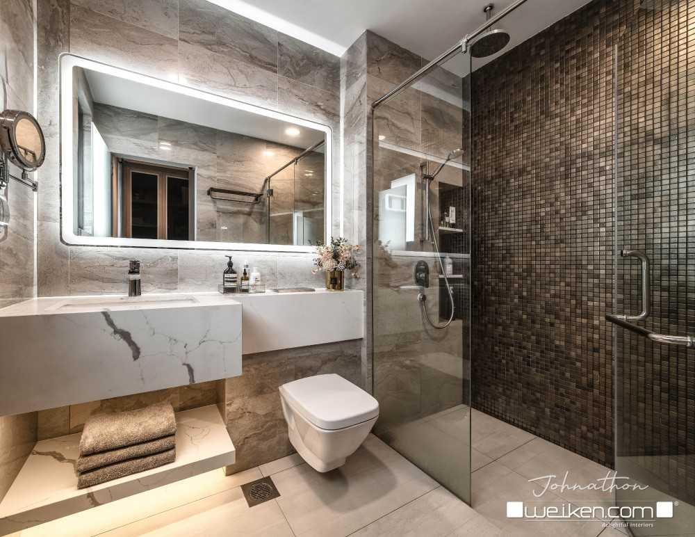 Modern Bathroom with Countertop and Rainshower