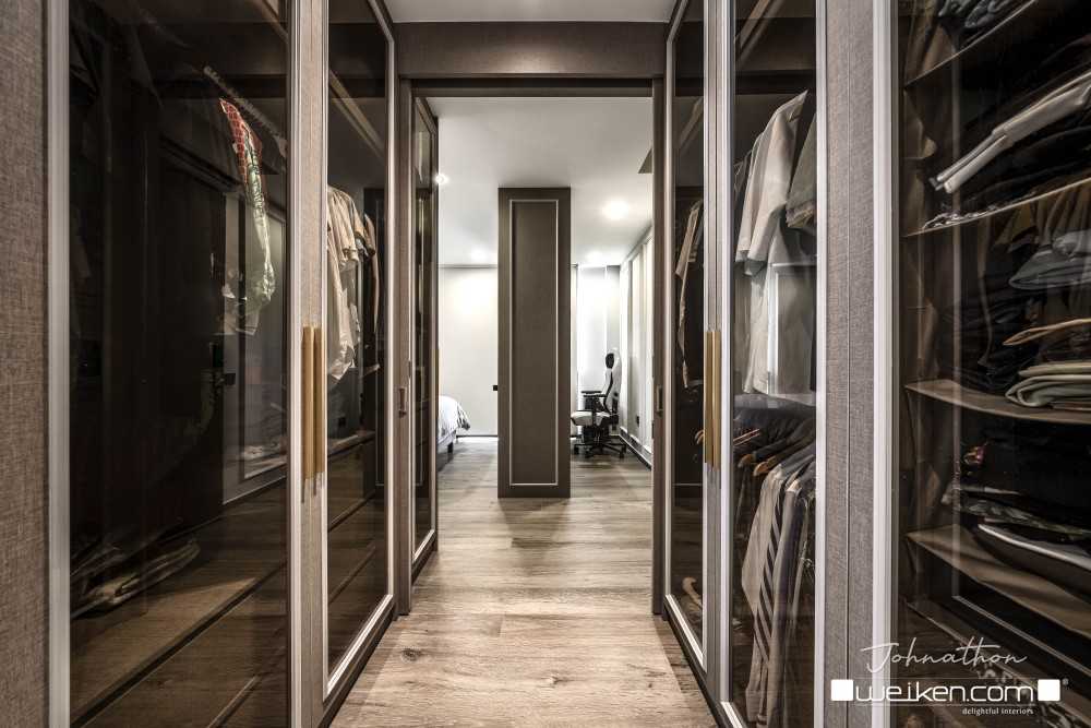 Modern Walk-in Wardrobe with Mirror and Wardrobe