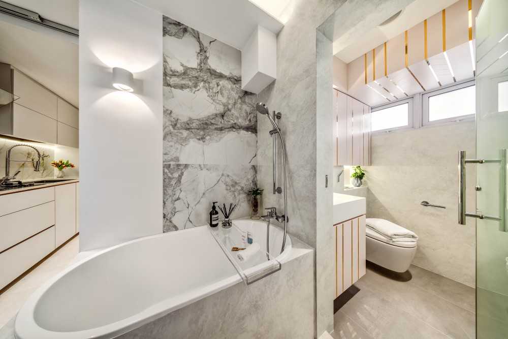 Modern Bathroom with Countertop and Bathtub