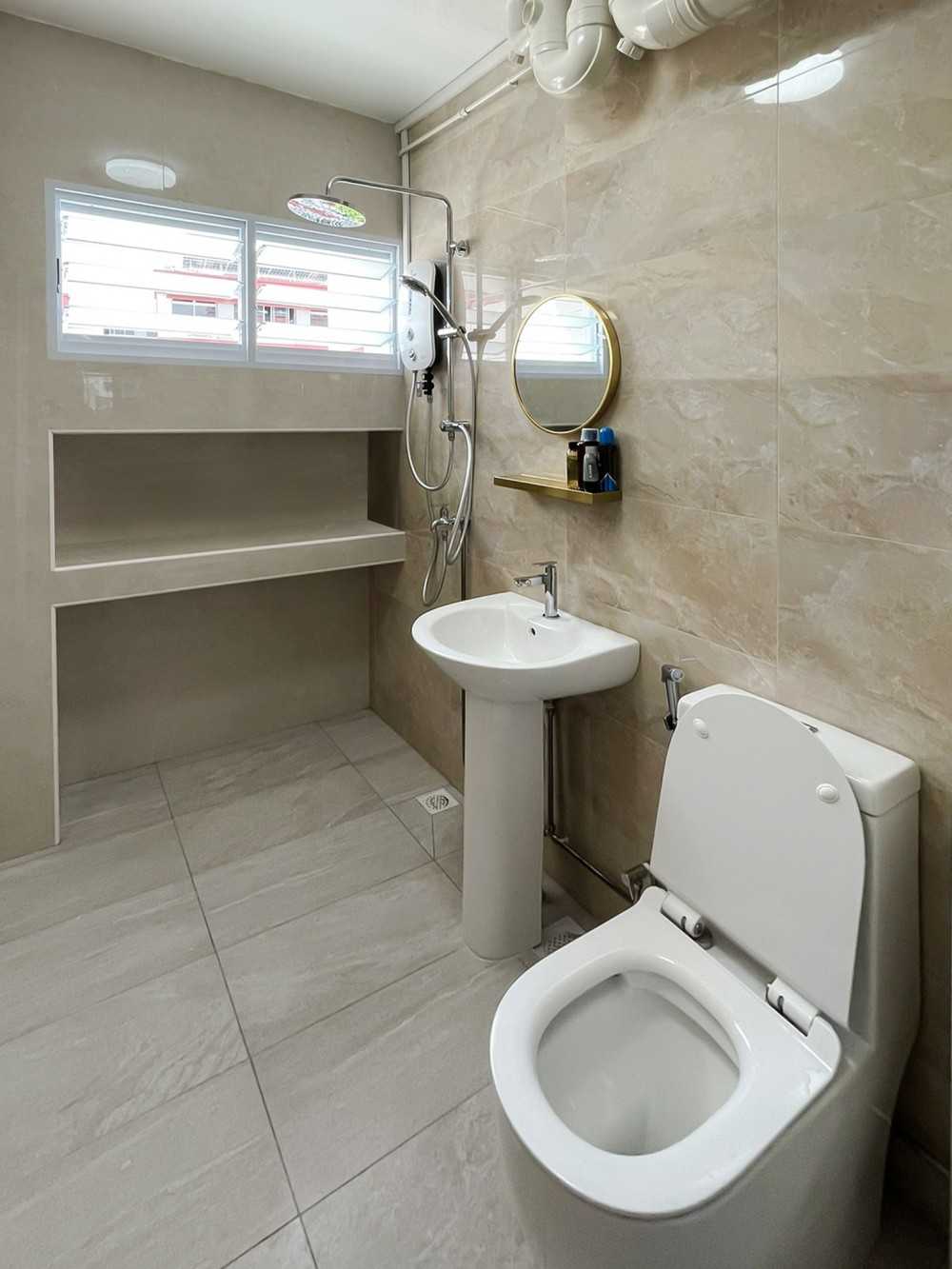 Scandinavian Bathroom with Mirror and Bathroom Storage