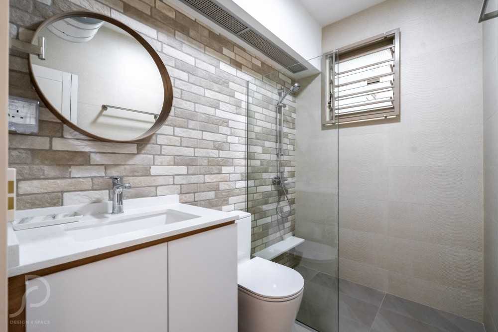 Contemporary Bathroom with Vinyl Flooring and Homogeneous Tiles