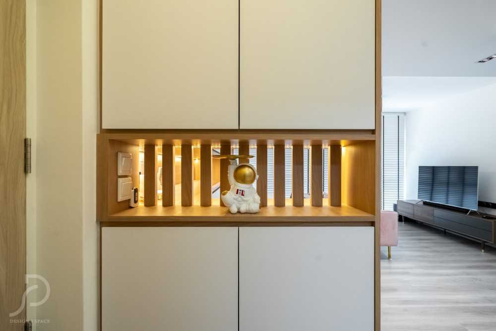 Contemporary Entryway with Drop Ceiling and Seating Bench