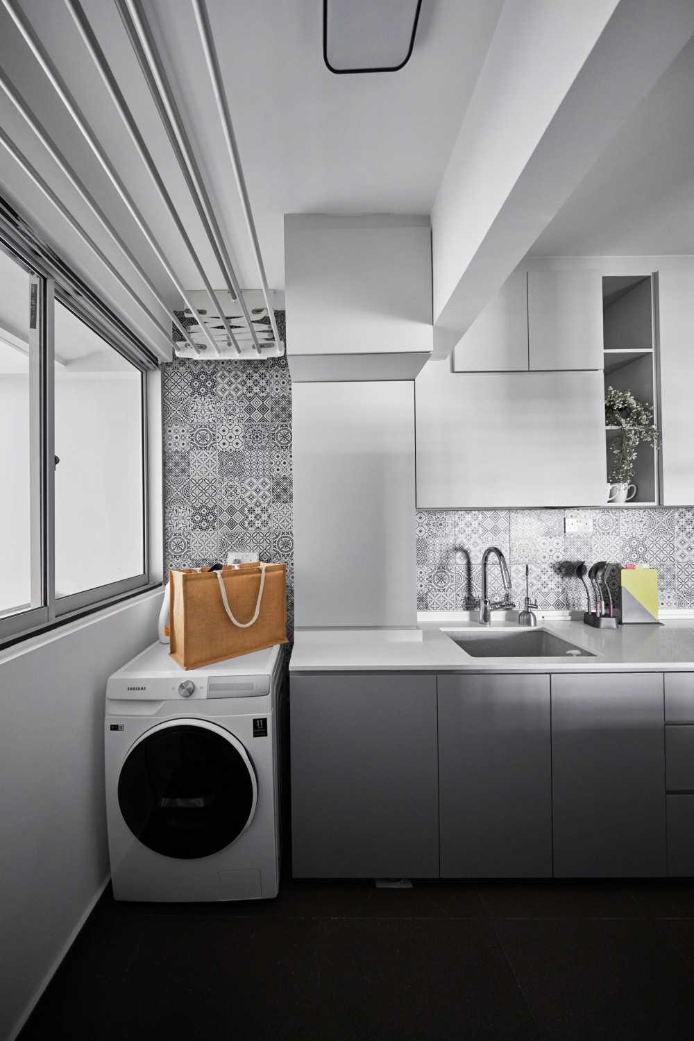 Contemporary Kitchen with Washing Machine and Laundry Area
