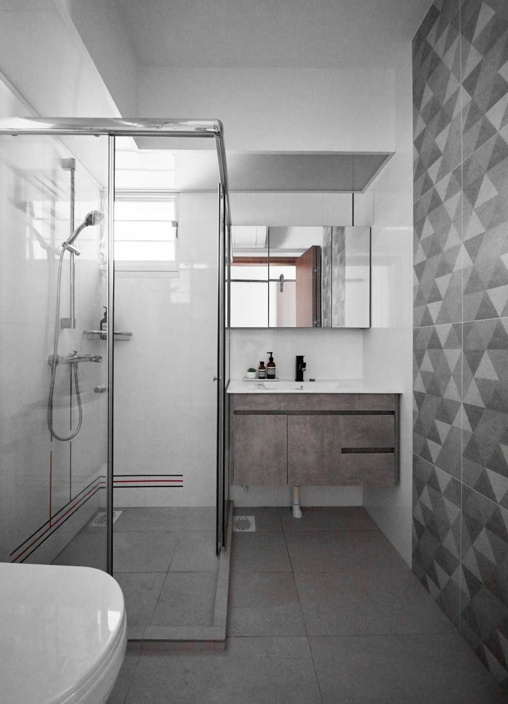 Contemporary Bathroom with Countertop and Mirror