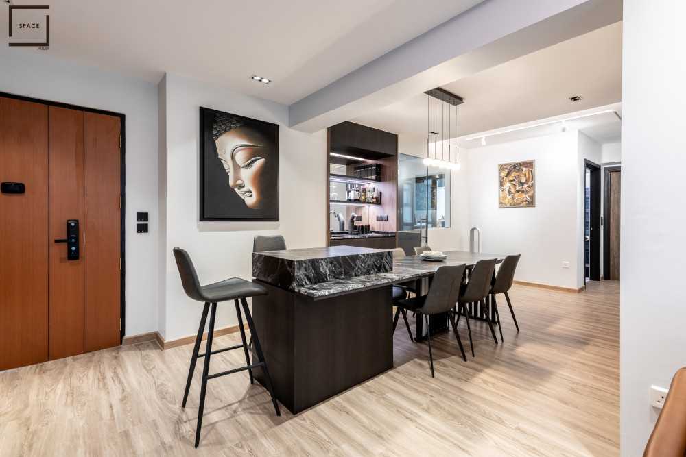 Contemporary Dining Room with Vinyl Flooring and Drop Ceiling