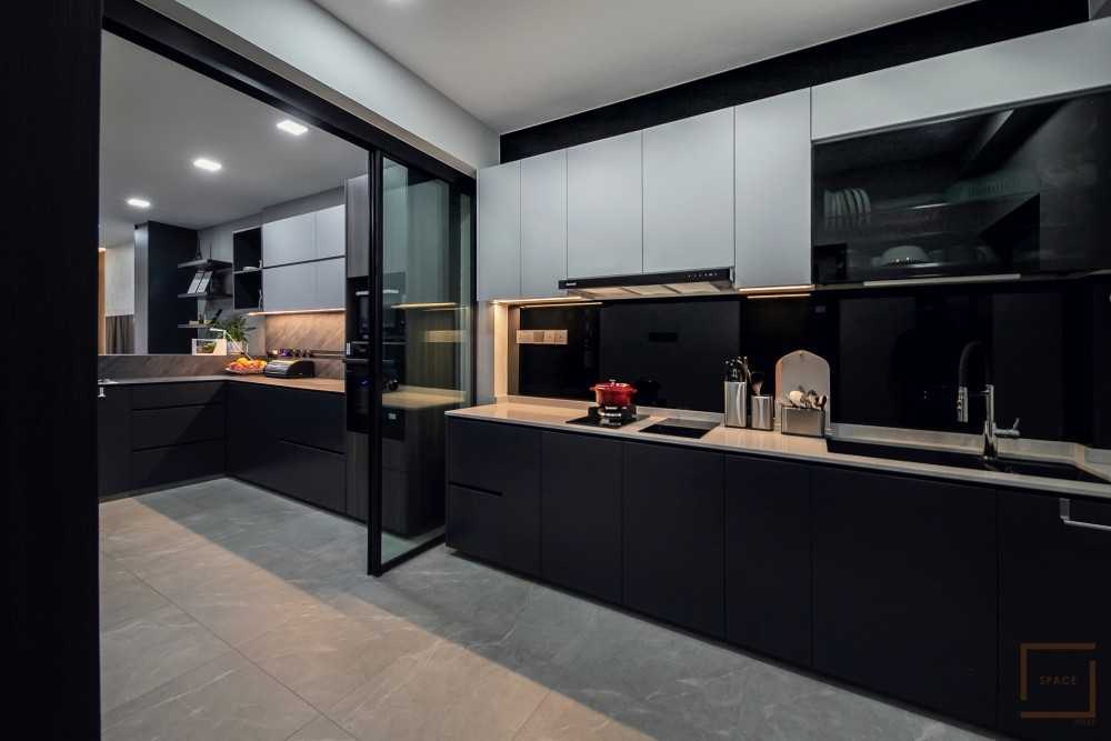 Modern Kitchen with Cupboard and Kitchen Backsplash