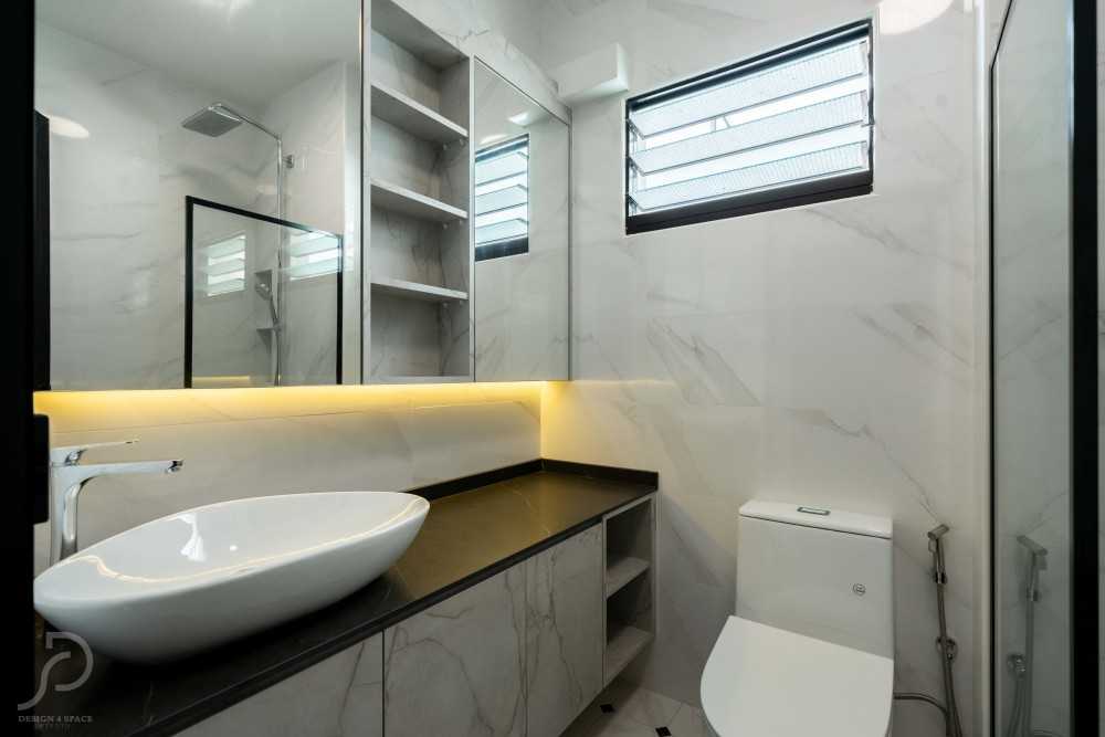 Modern Bathroom with Homogeneous Tiles and Mirror