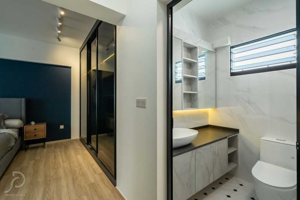 Modern Bathroom with Vinyl Flooring and Mirror