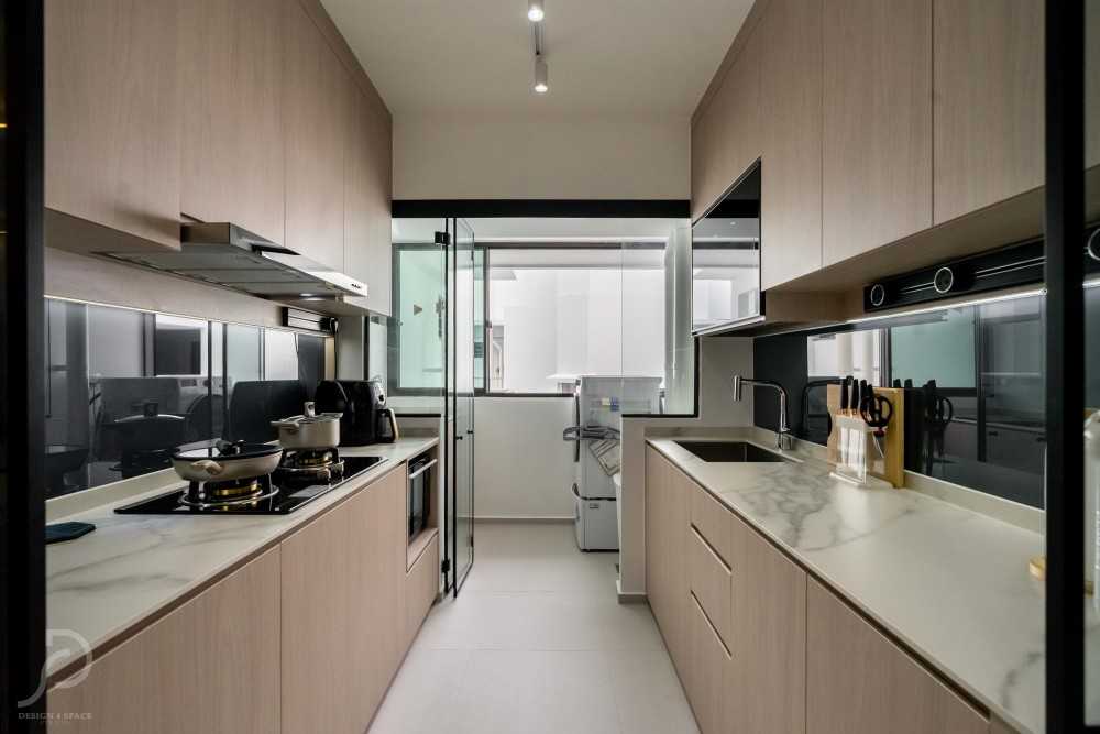 Modern Kitchen with Countertop and Kitchen Island
