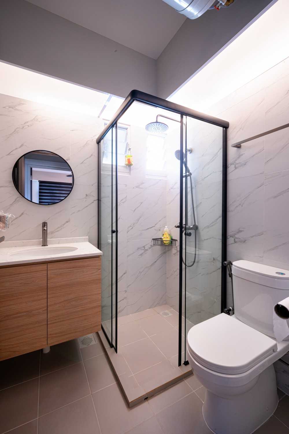 Contemporary Bathroom with Shower Screen and Bathroom Storage